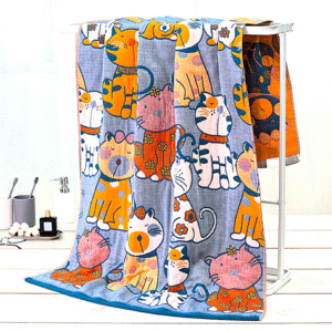 Vaikiškas organinės medvilnės rankšluostis su kačiukų raštu