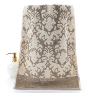 Veido rankšluostis su ornamentais