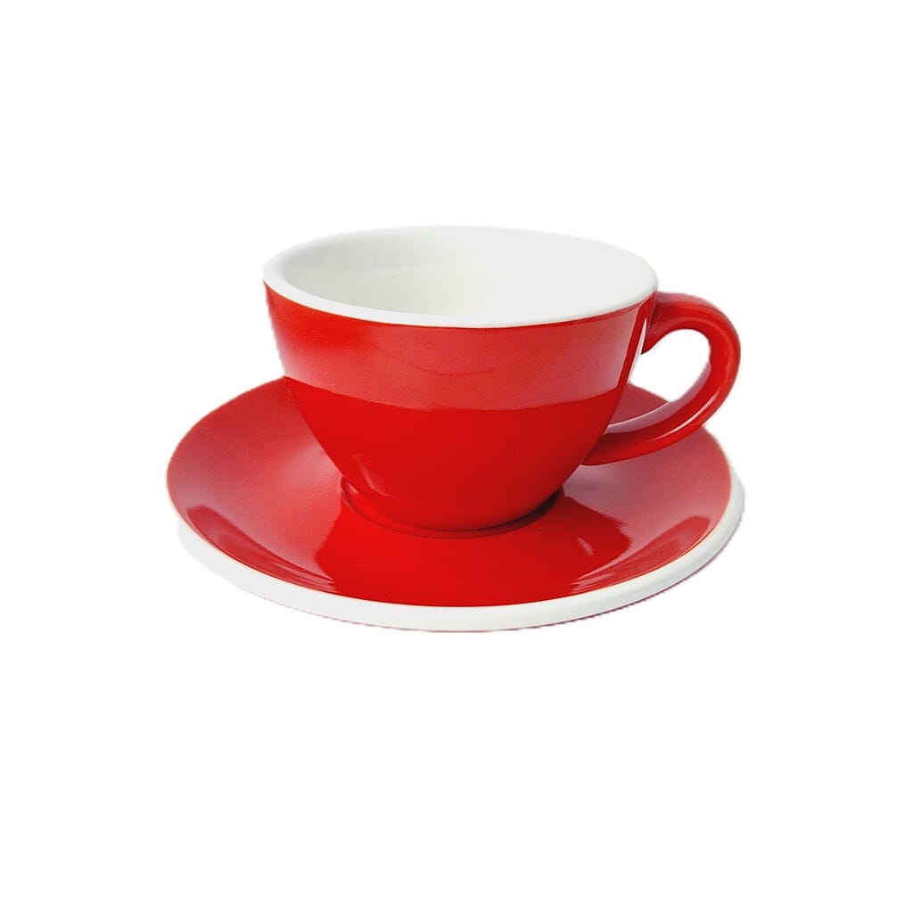 Raudonas kapučino puodelis su lėkštute