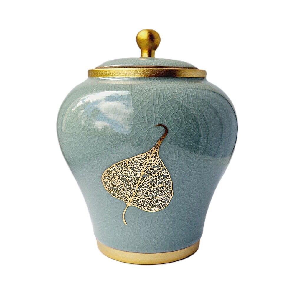 keraminis indas biriems produktams su lapo dekoracija