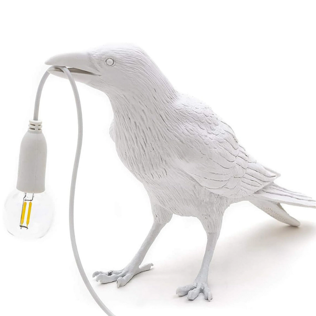 Moderni stalinė lempa varnos formos