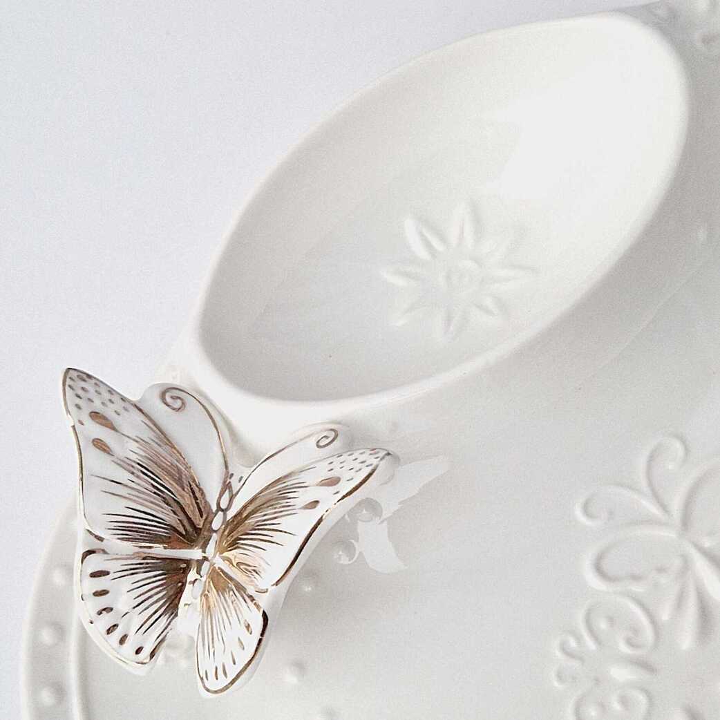 serviravimo padėklas su padažine ir drugelio dekoru